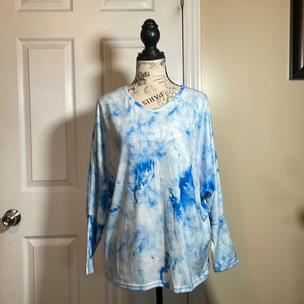 Blue tie dye long sleeve top. Batwing, tapered sleeve.